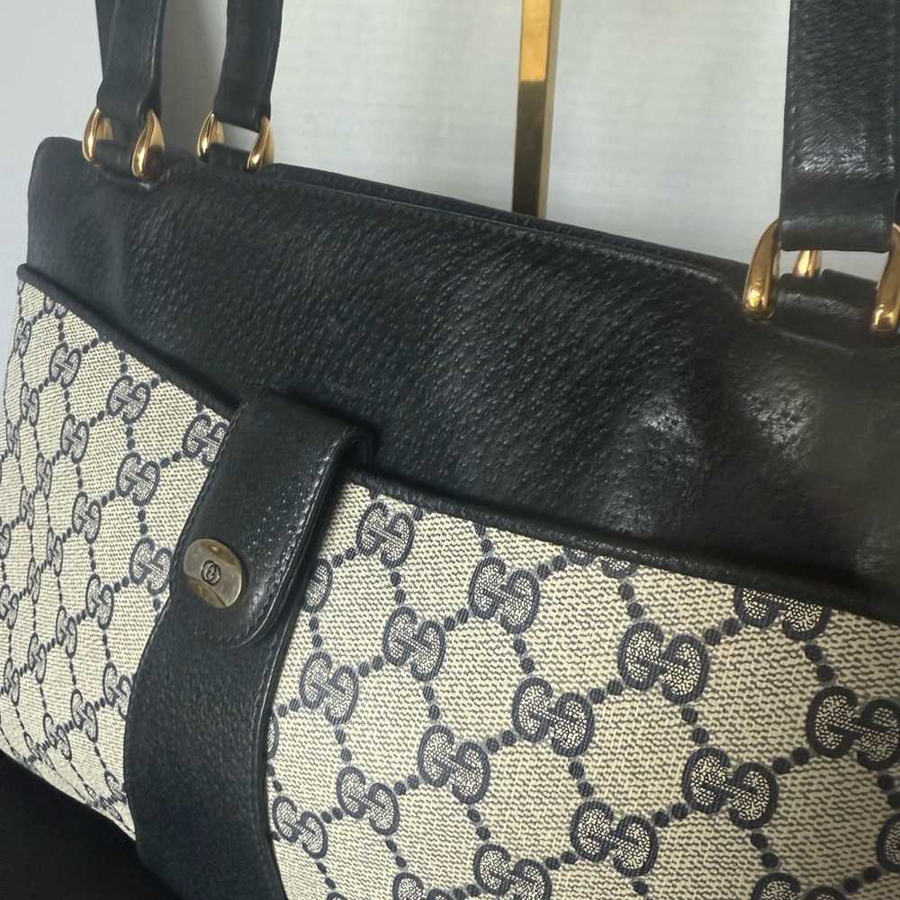 Authentic Gucci Bag. - Picture 7 of 16